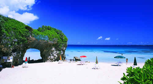 美しい砂山ビーチ。宮古島のシンボルのような風景です。／おすすめ離島・宮古島（沖縄県）