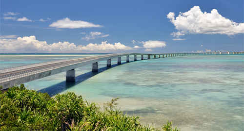 伊良部大橋。伊良部島と宮古島とを結ぶ全長3,540mの海上の橋／おすすめ離島・伊良部島（沖縄県）
