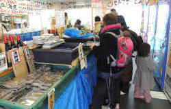 牡蠣小屋 横浜・八景島海の公園店。殻付き牡蠣は最後に注文します。